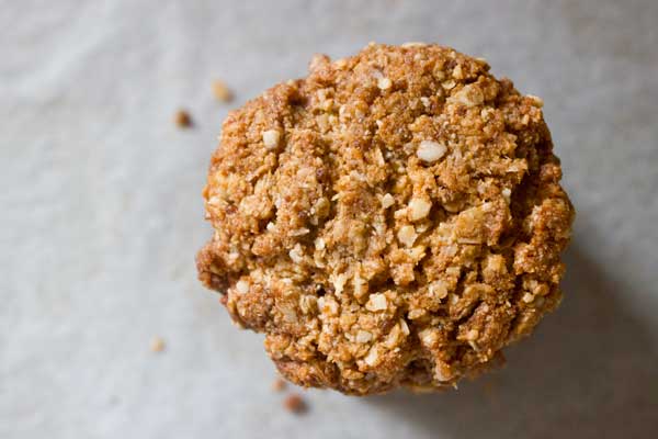 Healthy ANZAC biscuit recipe | Veggie Mama