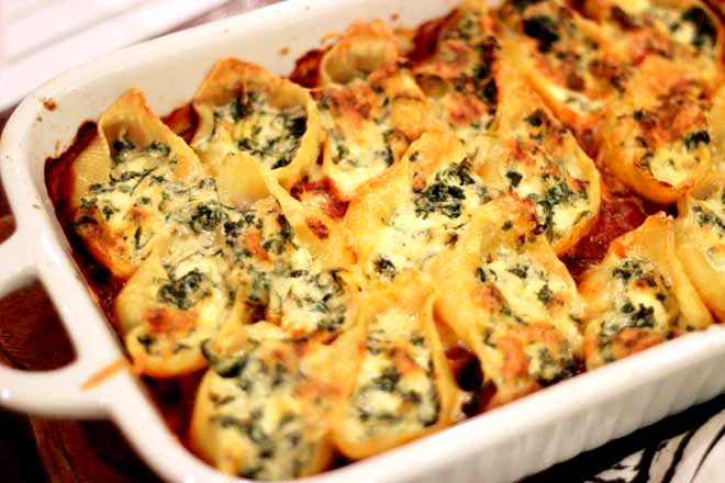 One way to eat spinach without complaints! Creamy, cheesy spinach and ricotta stuffed shells on theveggiemama.com