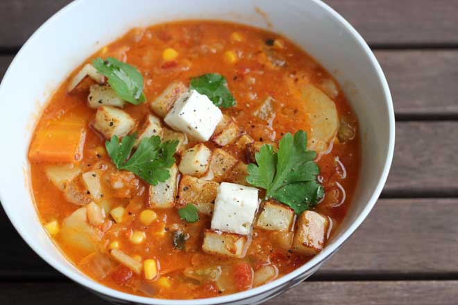 Red lentil veggie soup with roasted potato croutons - an easy winter warmer on theveggiemama.com