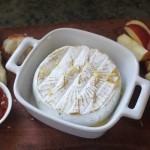 Baked brie with garlic | Veggie Mama