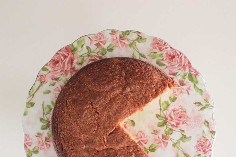 Ginger Pear Cake - very simple and delicious way of using up pears that are about to turn // www.theveggiemama.com